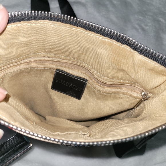 Berry crossbody purse read description - Picture 4 of 5